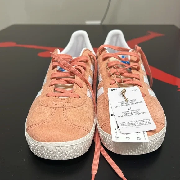 ADIDAS Gazelle Men’s 6.5/Women’s 8 - Picture 2 of 12